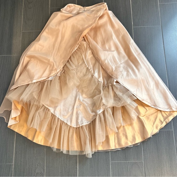 Elegant Cream Women's Skirt - Picture 2 of 6